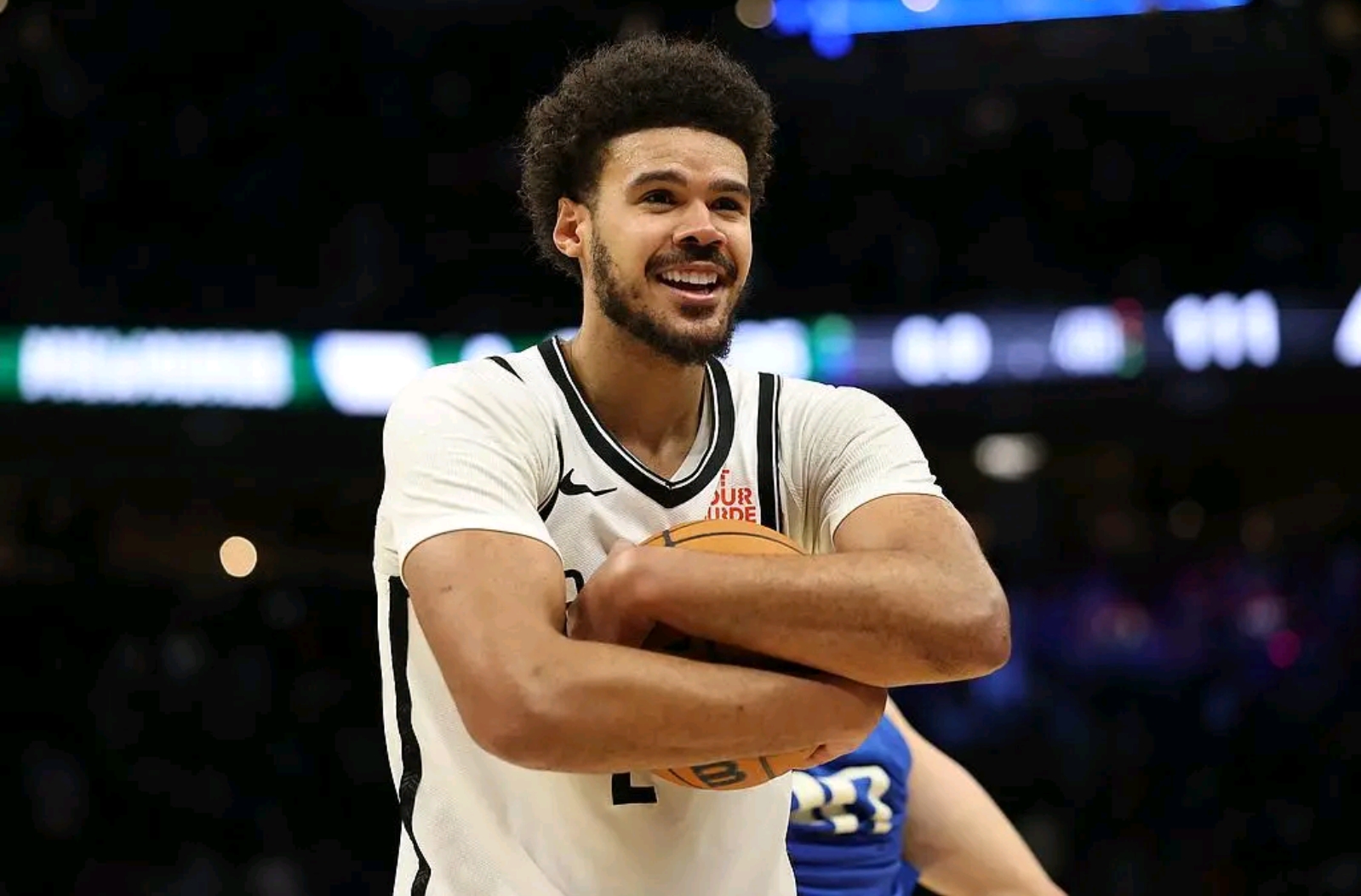 天行体育官网-雄鹿队在对阵篮网队的比赛中完胜对手，确保联盟领先地位(雄鹿对篮网抢七大战)